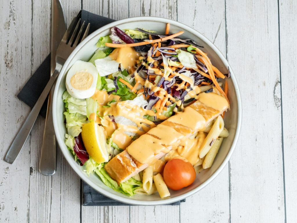 Varmrökt lax med pasta