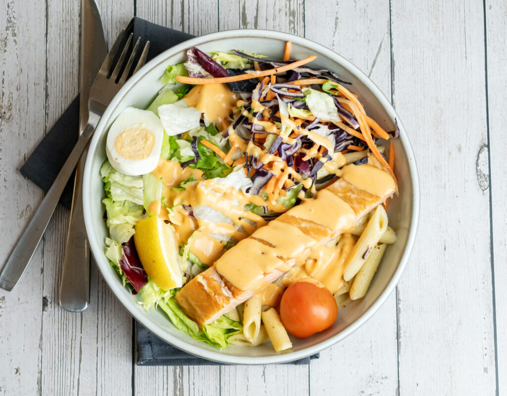 Varmrökt lax med pasta