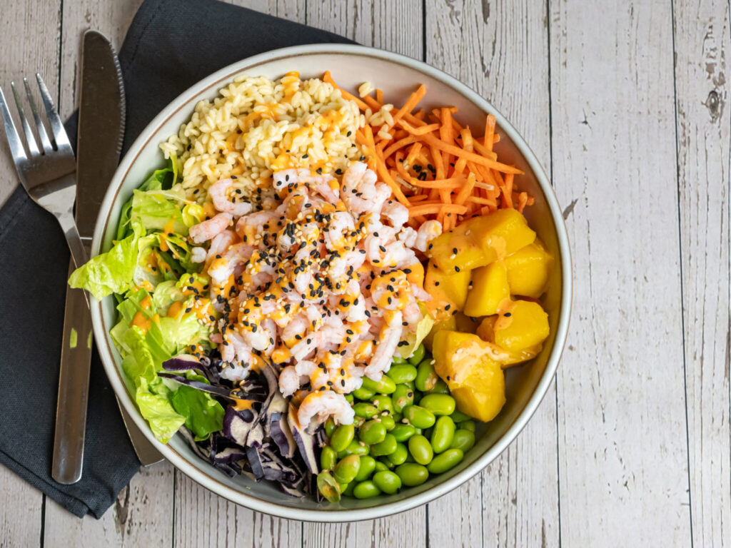 Poké bowl räkor